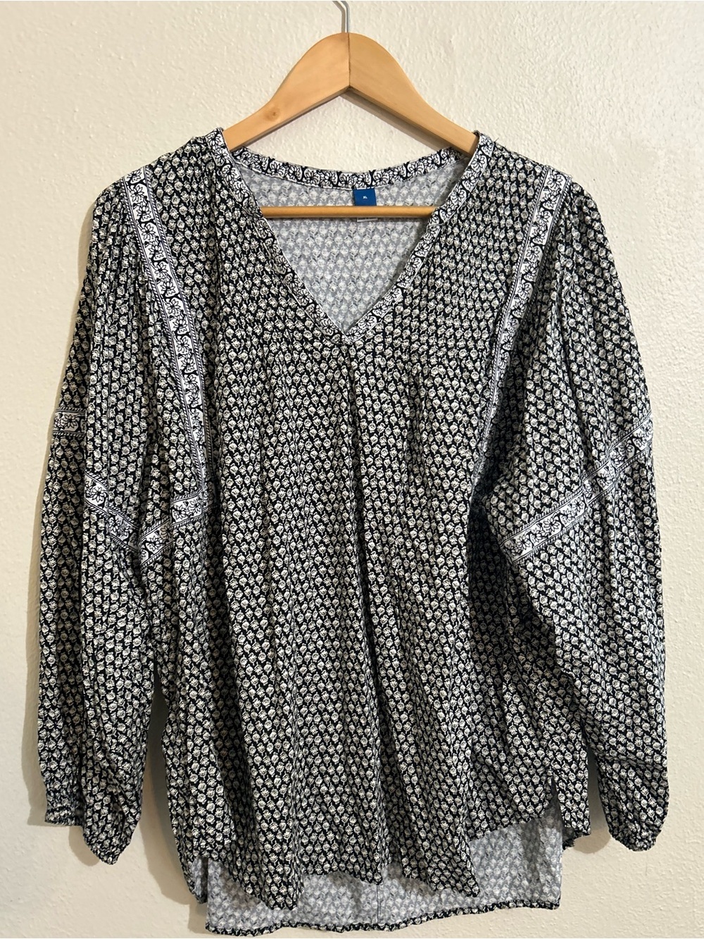 Old Navy Peasant Boho Black & White Printed V-Neck Women’s Top Size XL Women’s